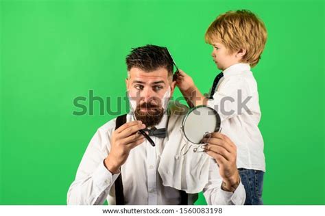 846 Imágenes De Father Son Haircut Imágenes Fotos Y Vectores De