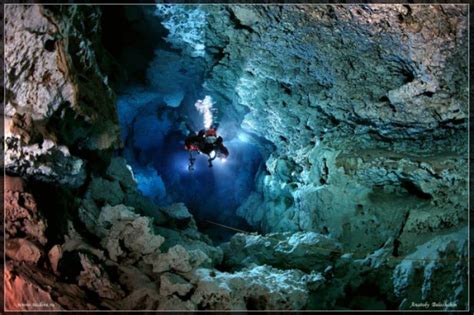 Beautiful Underwater Caves 43 Pics