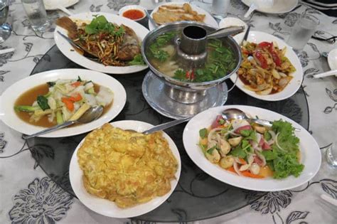 Bakal bikin ngiler dan pengen cus ke bangkok hihihi. Traveller Muslim, Berikut 11 Rekomendasi Tempat Makanan ...