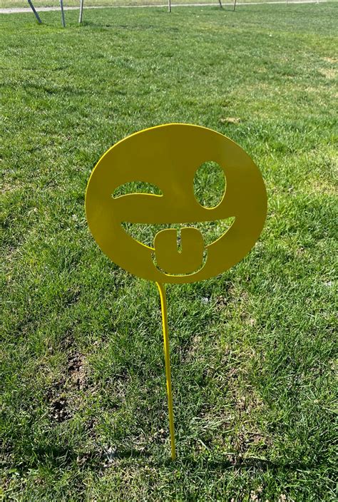 Wink Emoji Garden Yard Stake Garden Stake — Smfx Metal Art