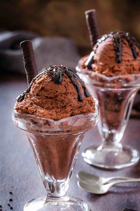 10 Best Ice Cream Sundaes That Everyone Will Love