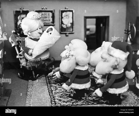 Santa Claus Is Comin To Town From Left Tanta Kringle Kris Kringle The Kringle Elves 1970