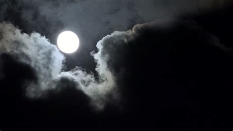 Ultra Hd 4k Full Moon In Clouds On Sky Night View Moon Light Evening