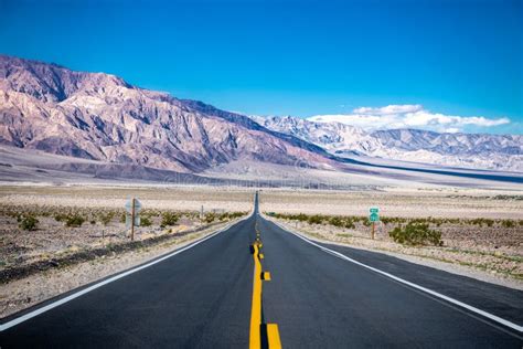 Empty Road In Death Valley California Stock Image Image Of Daytime