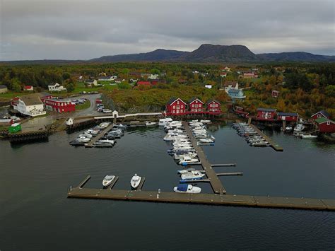 Hitra was established as a hitra is the seventh largest island of mainland norway, and is bordered by frøya to the north. hitra.com | Rorbu 8