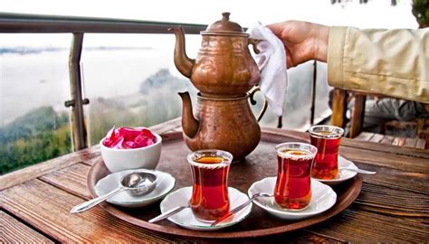 عن الشاي والأدب العالمي في فنجان الإنسانية 7iber حبر