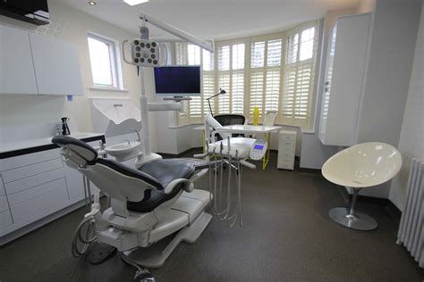 Modern & Stylist Interior Designs Ideas for Small Dental Clinic