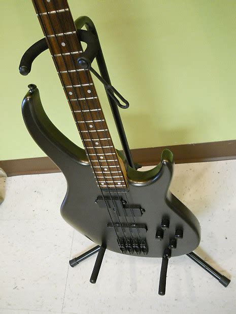 Peavey Grind Bxp 4 String Bass W Active Electronics Black Reverb
