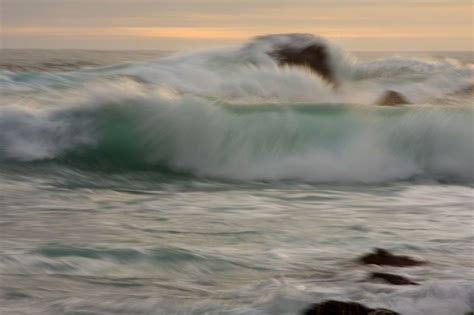 92 Majestic Wave Photos That Capture The Beauty Of Breaking Waves