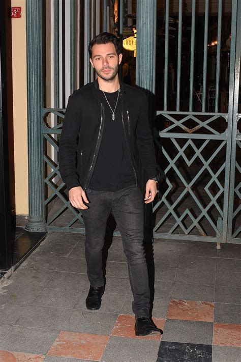 Hakan sabancı'nın favori markaları lanvin, dolce gabbana ve zara'dır ve en çok alışveriş yapmaktan hoşlandığı mekanlar kanyon, harvey nichols ve i̇stinye park'tır. Hakan Sabancı: ''Pozitif kal, evde kal'' - samdan