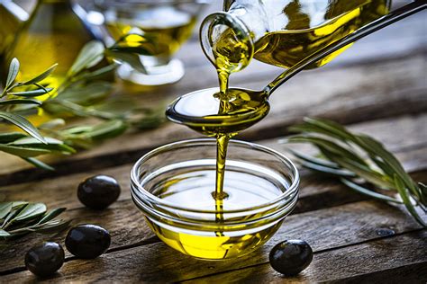 Che differenza c è tra olio di oliva e olio extravergine d oliva Agrodolce