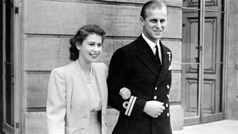 Naval cadet prince philip of greece and denmark (later prince philip, duke of edinburgh) is standing second. Queen Elizabeth and Prince Philip's First Meeting - Woman ...