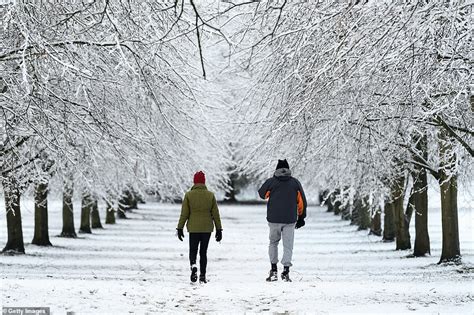 Uk Weather Britain Braces For More Snow As Experts Warn Of Icy Roads
