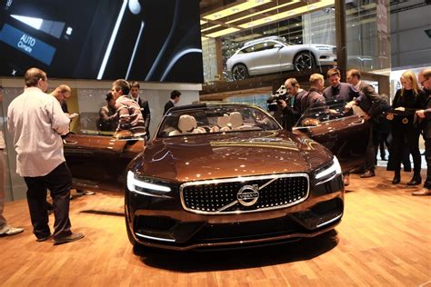 Volvo Estate Concept Makes Debut At Geneva Shows Off CarPlay VIDEO