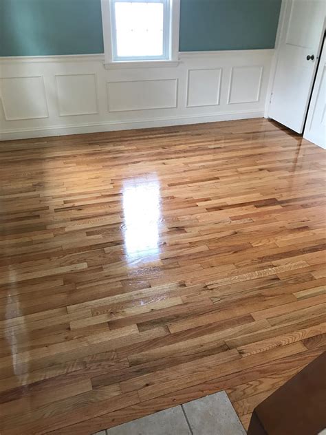 Red Oak Hardwood Floors With A High Gloss Finish Central Mass