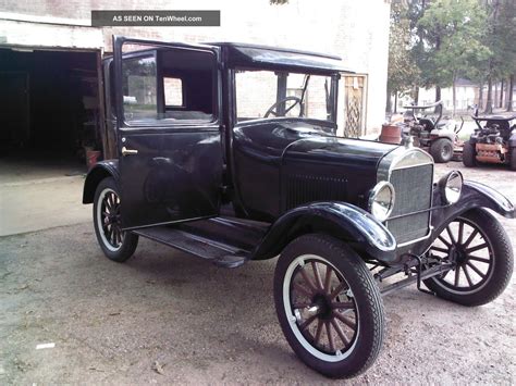 Vintage 1926 Model T Ford Black 2 Door Sedan