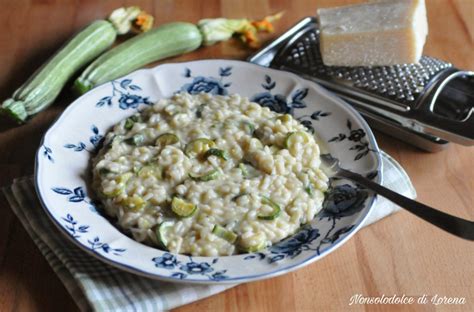 La ricetta che vi propongo è facilissima e anche molto leggera. Il Risotto con le zucchine è un primo piatto di stagione ...