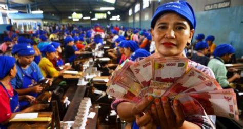 Gaji operator produksi di hm sampoerna jamblang : Surat Lamaran Kerja Di Pabrik Rokok - suratlamaran.com