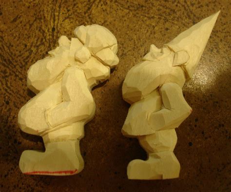 beginners carving corner   east pattern modification gnome  santa