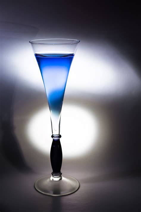 Kostenlose Foto Licht Glas Betrachtung Schatten Blau Cocktail
