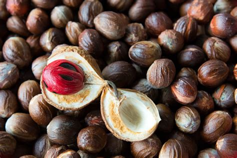 Real Food Encyclopedia Nutmeg And Mace Foodprint