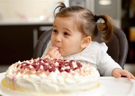 Update 60 Baby Eating Cake Vn