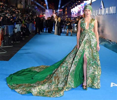 Amber Heard Wears A Valentino Swim Cap For The Premiere Of Aquaman