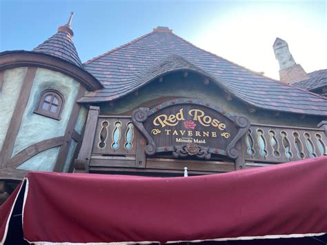 Review The Green Stuff From Red Rose Taverne At Disneyland A Yummy