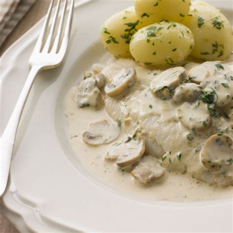 Filet De Poisson Sauce Vin Blanc Aux Champignons Cuisine Du Cambodge