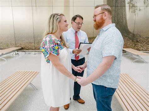 A New Orleans Couple Got Married At The Citys Airport 2 Hours Before