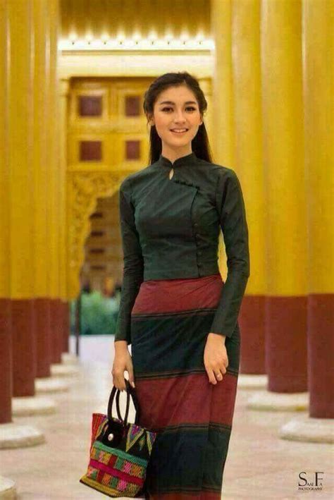 Pin By Lle Lynn On Myanmar Traditional Dress Myanmar Women Burmese