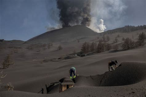 Photos The Ongoing Volcanic Eruption In The Canary Islands The Atlantic