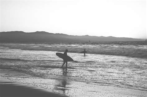 🥇 Imagen De Surf Surfista Tabla De Surf Playa Arena Agua Olas Foto