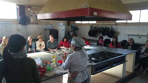 En sus cursos de cocina en valencia enseñan cómo comprar los alimentos. Taller de cocina para celíacos - Municipio de Morón