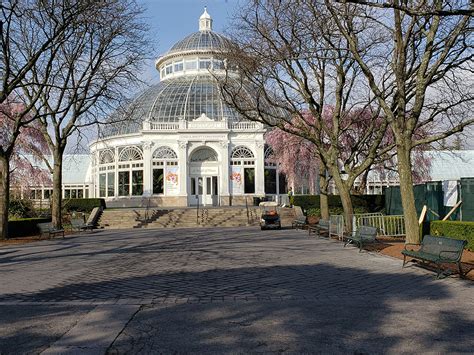 New york botanical garden attracts students and educators at super low prices. New York Botanical Garden | Lightscapes Automation | Touche