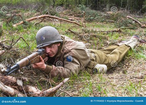 Soldado Americano Da Segunda Guerra Mundial Durante O Combate Foto De Stock Imagem De Combate