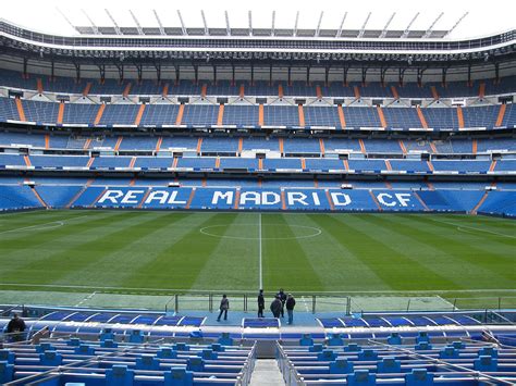 Na de herstart van de spaanse competitie werkte real zijn thuiswedstrijden daarom af in estadio alfredo di stéfano, het eigenlijke onderkomen van real madrid castilla. Santiago Bernabéu Stadium - Wikipedia