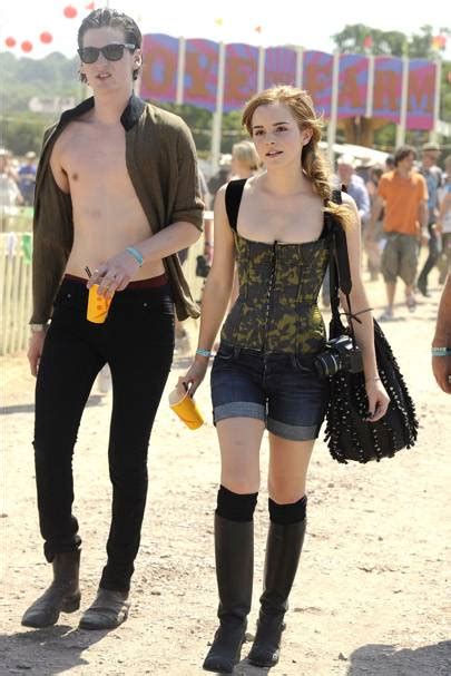 The Best Looks From Glastonbury Over The Years Glamour Uk