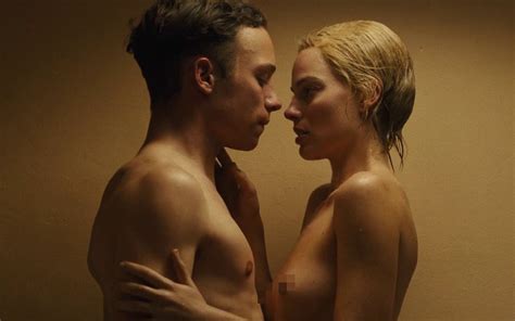 Margot Robbie Sets Pulses Racing Stripping Naked For Steamy Sex Scene In New Film Dreamland