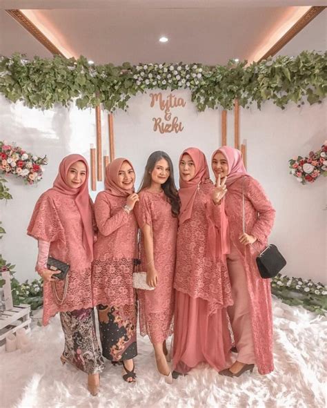 45 Model Dress Bridesmaid Hijab Modern And Elegan 2022 Rekomendasi Anime Indo
