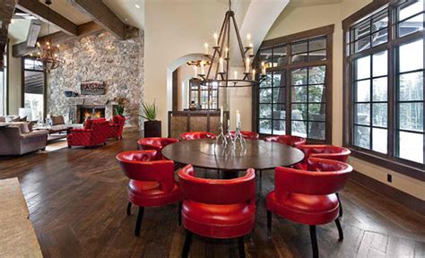 Si tratta di un locale ampio, comodo e luminoso, dove è bello trascorrere le serate in compagnia degli amici o della famiglia. 15 Dining Rooms in Red, Black and White Colors | Home ...