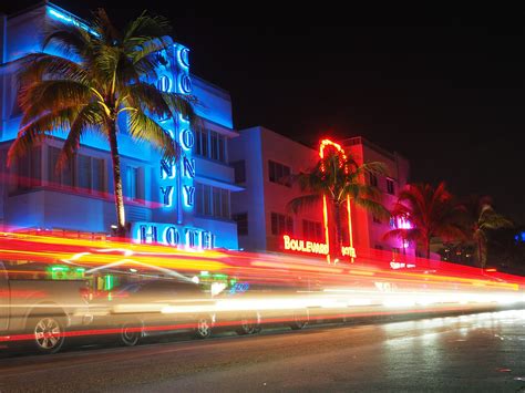 Neonlys Og Muskler På Miami South Beach Globetrotterelisa