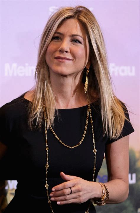 More Pics Of Jennifer Aniston Layered Gold Necklace Jennifer Aniston
