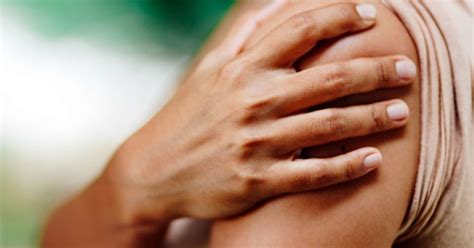 Flexion of the forearm is achieved by a group of the triceps brachii, as its name indicates, has three heads whose origins are on the scapula and humerus. Right shoulder and arm pain: 6 causes and what to do