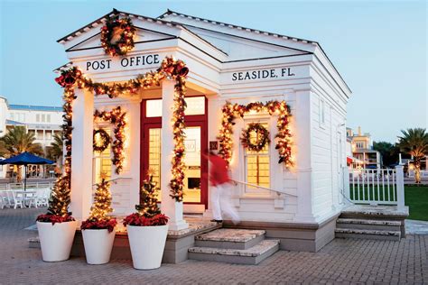 25 Most Festive Small Towns In The South For A Charming Christmas
