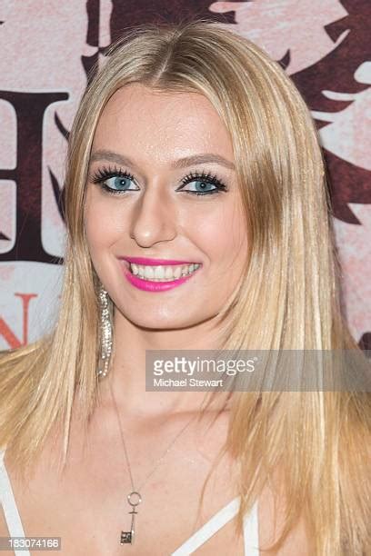 Natalia Starr Photos Et Images De Collection Getty Images