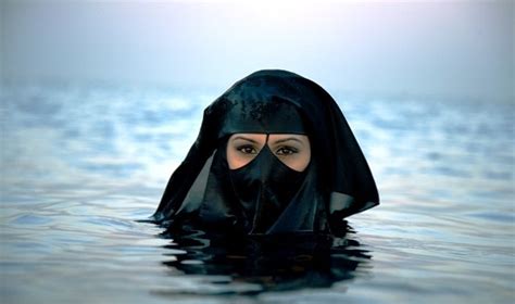 Jellyfish Fantasies The Creature With The Black Niqab Fetish Woodturtle