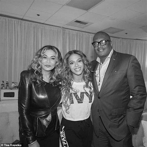 Rare Photos Of Beyonce Posing With Her Father Matthew And Mom Tina Knowles At Her At Final Otr2 Show