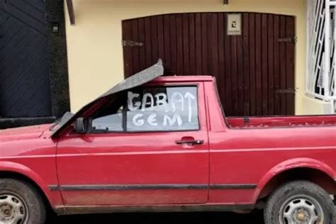 Morador Pinta “aviso” Em Carro Que Parou Em Frente à Sua Garagem
