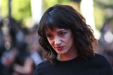 Photo Of Asia Argento With 17 Year Old Actor Jimmy Bennett Surfaces Ktla